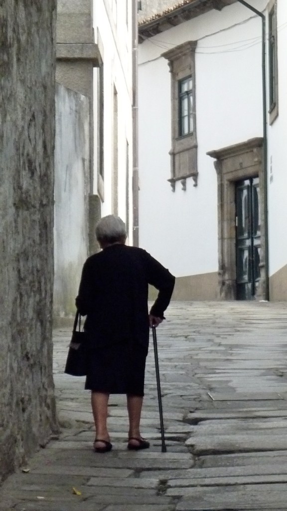 Porto- vieille dame à la canne