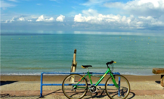 Vélo devant la mer
